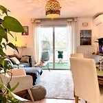 Bel T3 De 60m2 Avec Parking, Terrasse, Proche Du Métro Et Du Périph *