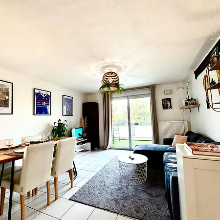 Bel Appart Avec 2 Chambres - Parking Et Clim - Metro Argoulets *