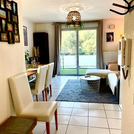 Appartement Bel T3 De 60m2 Avec Parking, Terrasse, Proche Du Métro Et Du Périph