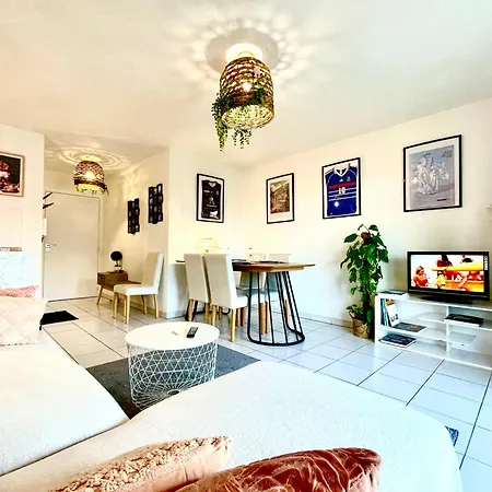 Bel Appart Avec 2 Chambres - Parking Et Clim - Metro Argoulets