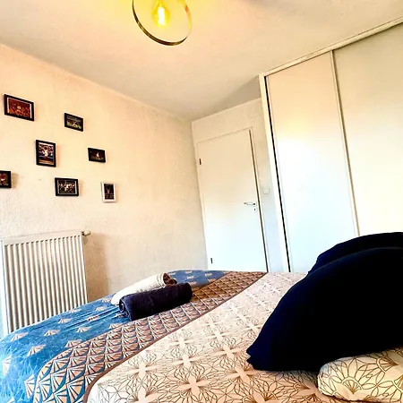 Bel T3 De 60m2 Avec Parking, Terrasse, Proche Du Métro Et Du Périph Appartement *