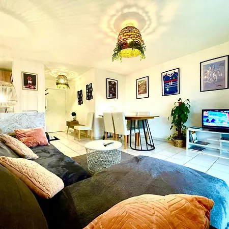 Bel T3 De 60m2 Avec Parking, Terrasse, Proche Du Métro Et Du Périph Appartement
